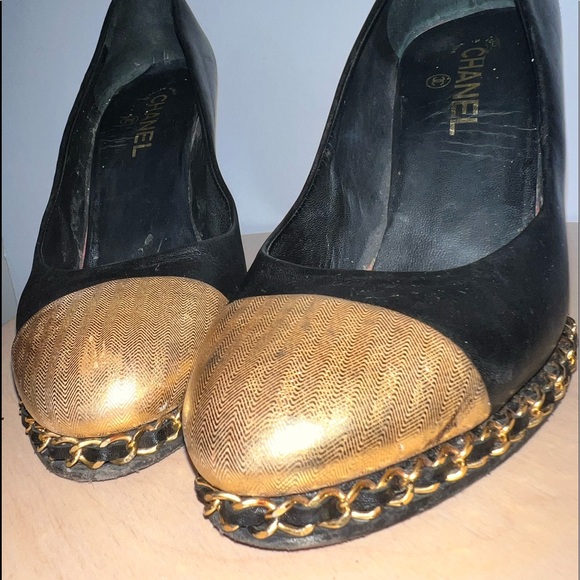 CHANEL VINTAGE HEELS - Picture 3 of 10